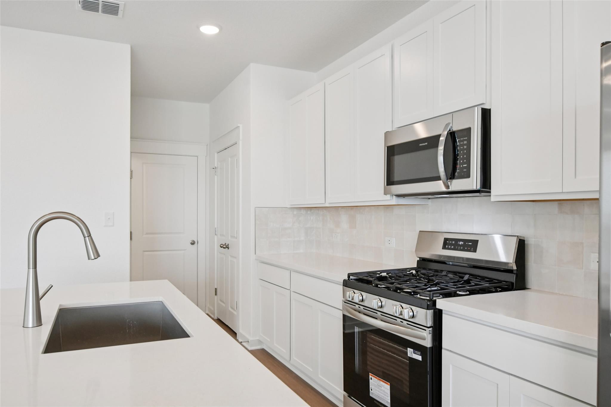 152 Hartson Dr, Taylor, TX 76574