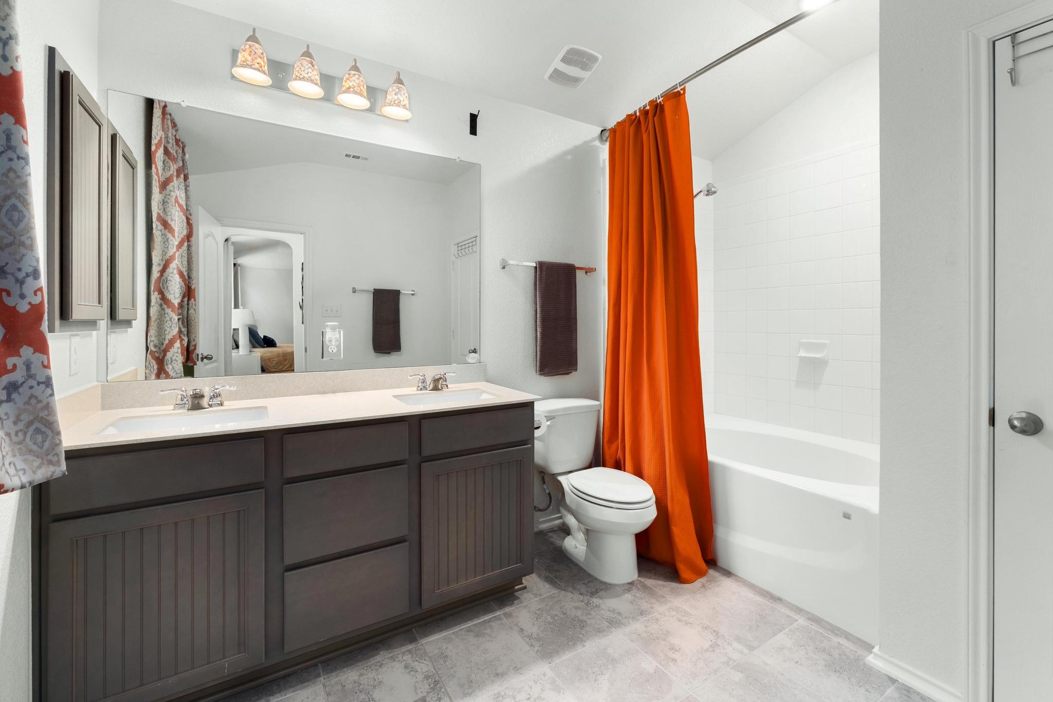 121 Kennicott Dr, Kyle, TX 78640