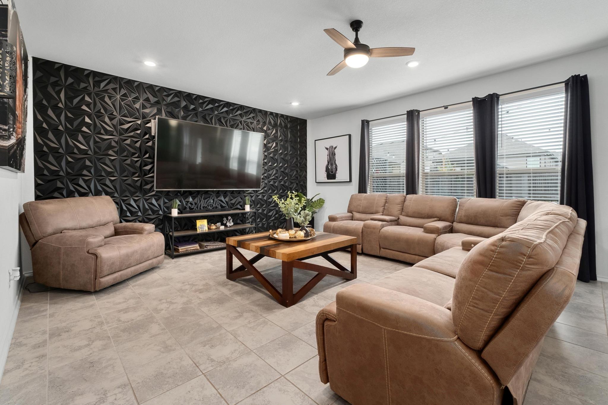 121 Kennicott Dr, Kyle, TX 78640