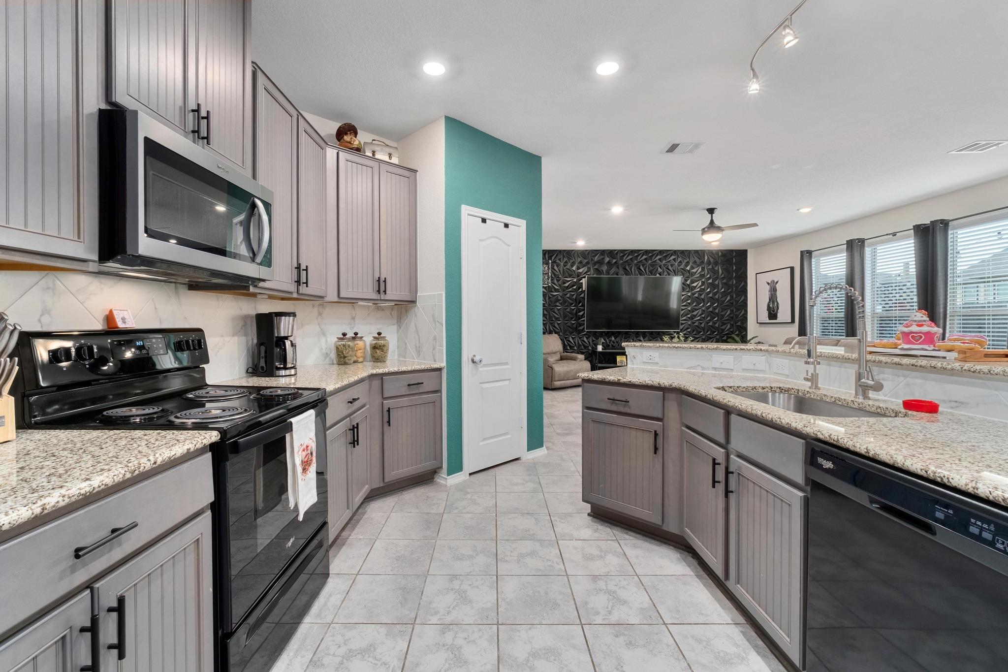 121 Kennicott Dr, Kyle, TX 78640