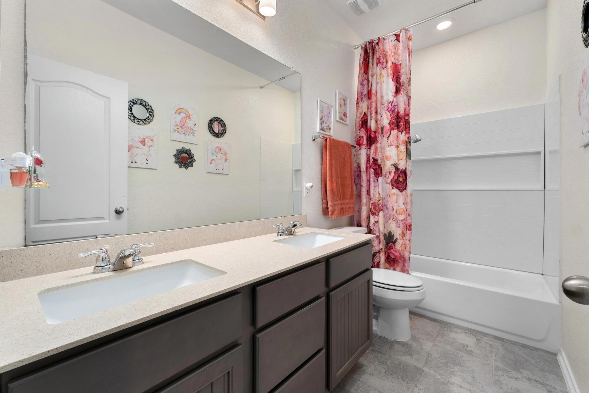 121 Kennicott Dr, Kyle, TX 78640