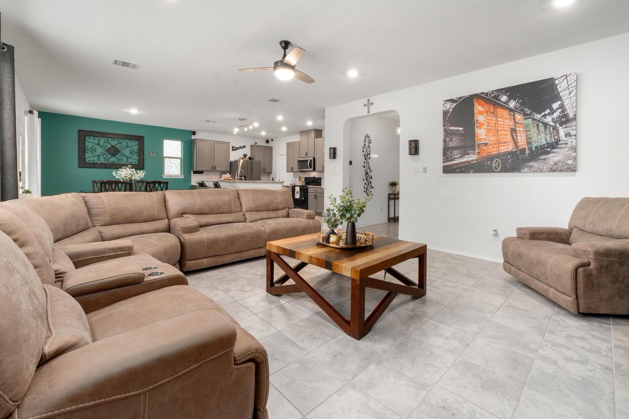 121 Kennicott Dr, Kyle, TX 78640