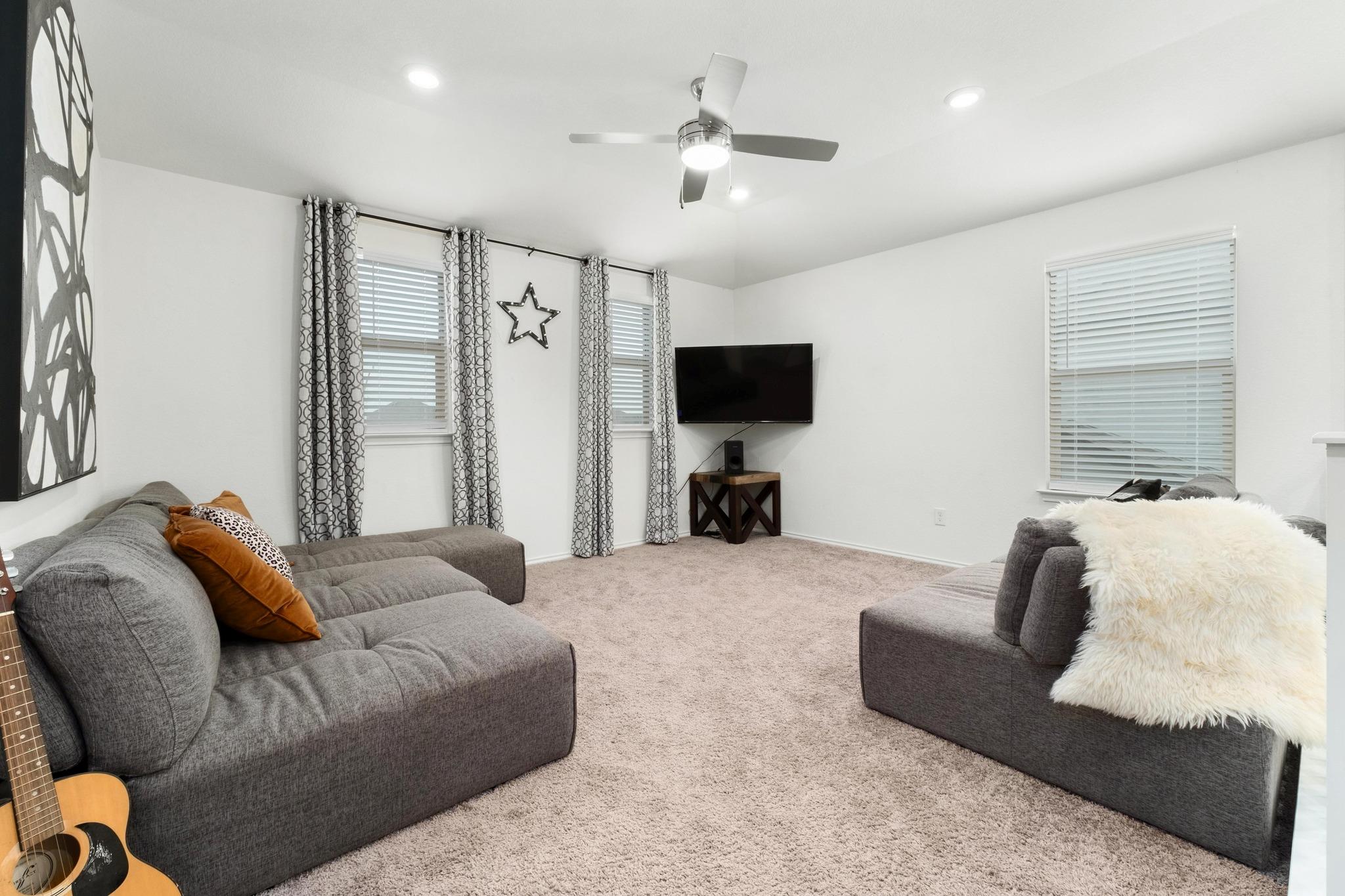 121 Kennicott Dr, Kyle, TX 78640