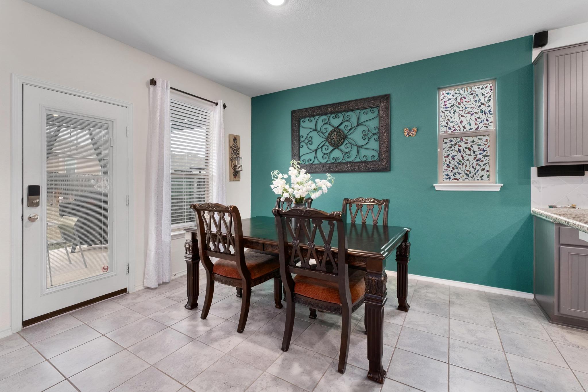 121 Kennicott Dr, Kyle, TX 78640