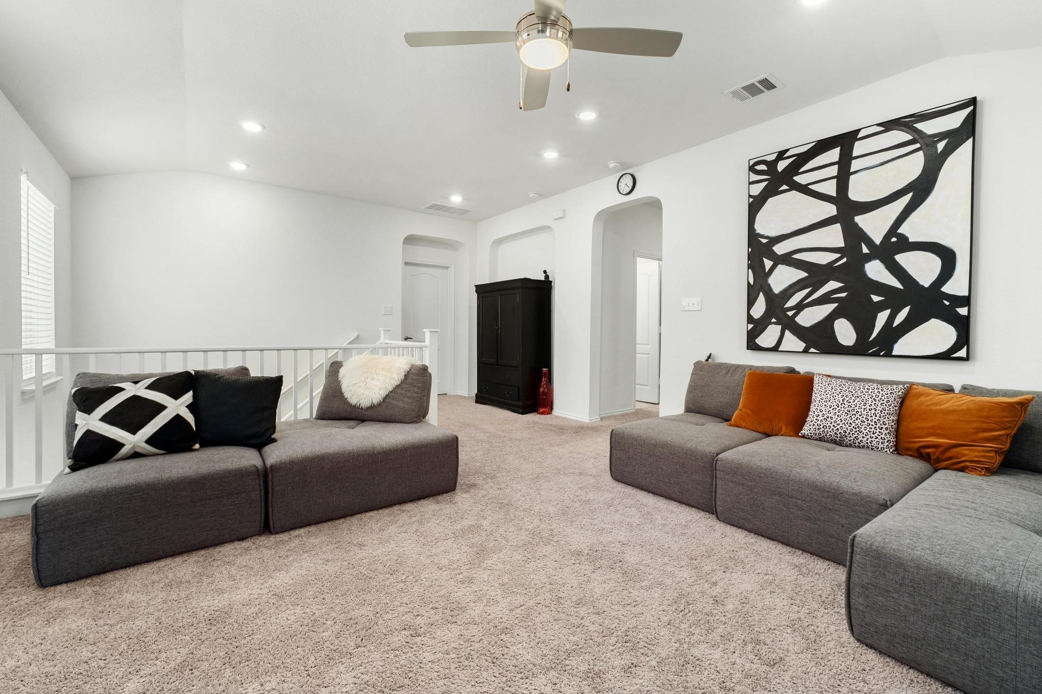 121 Kennicott Dr, Kyle, TX 78640