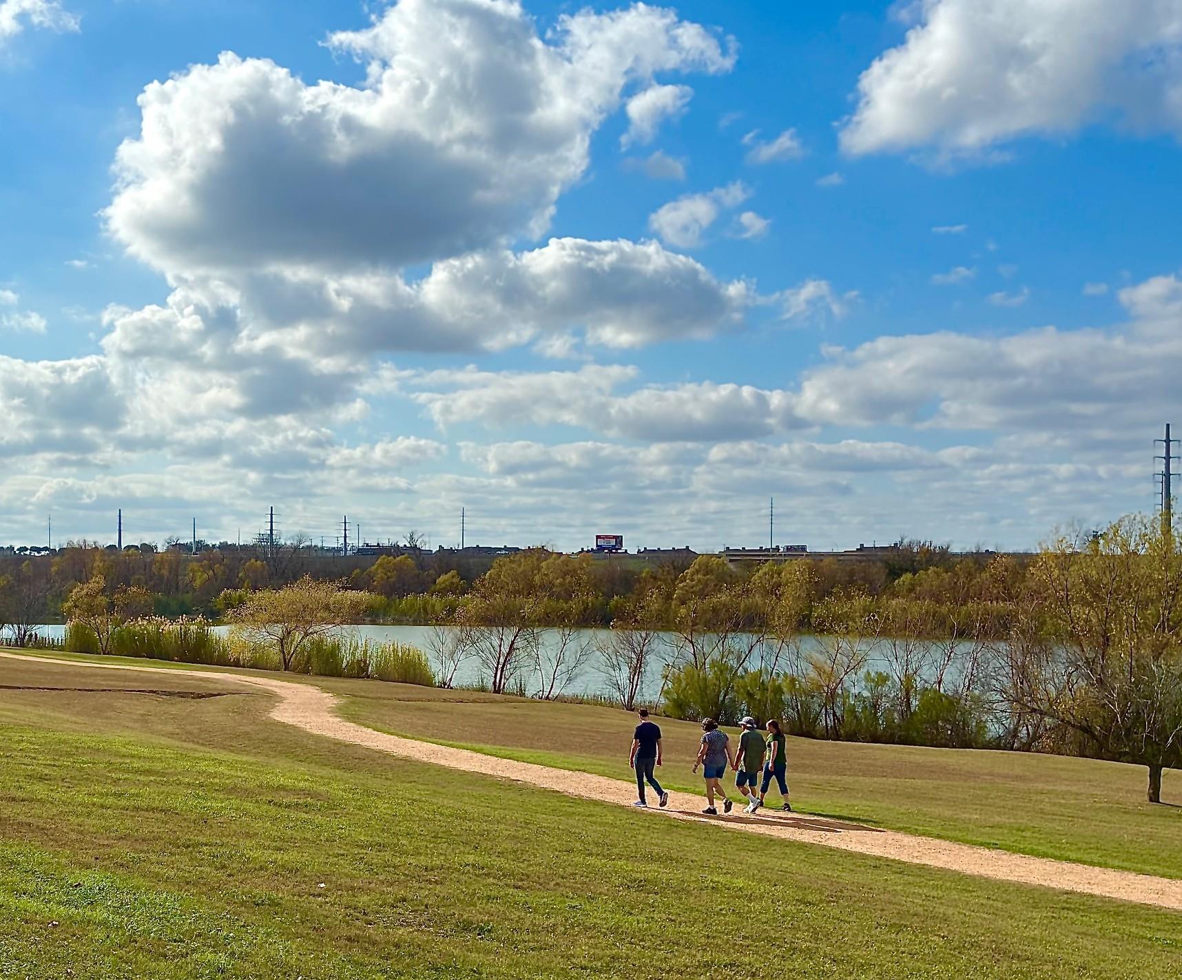 307 LAKEMONT Dr, Hutto, TX 78634