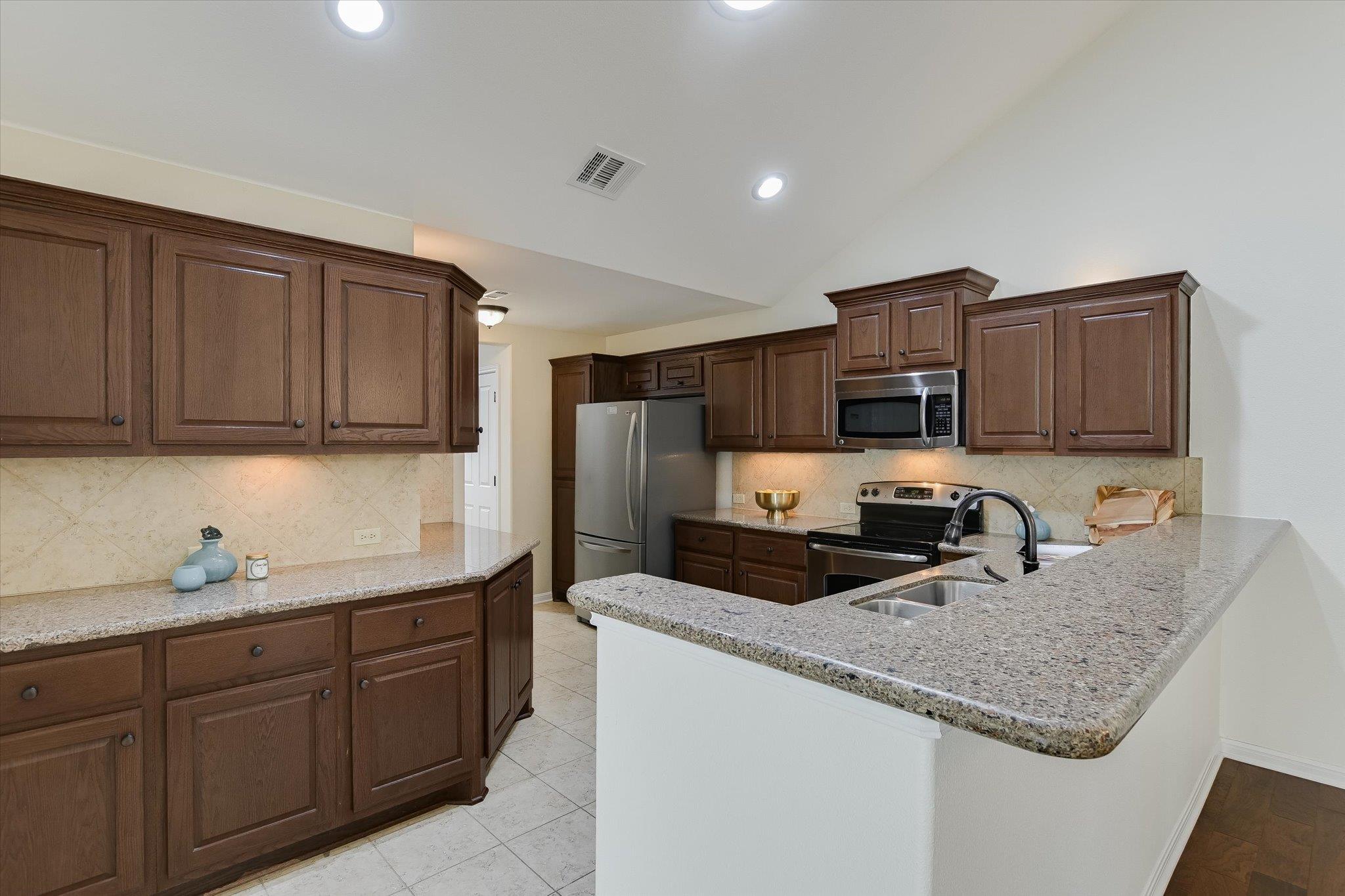 30 Wildwood Dr # 111, Georgetown, TX 78633