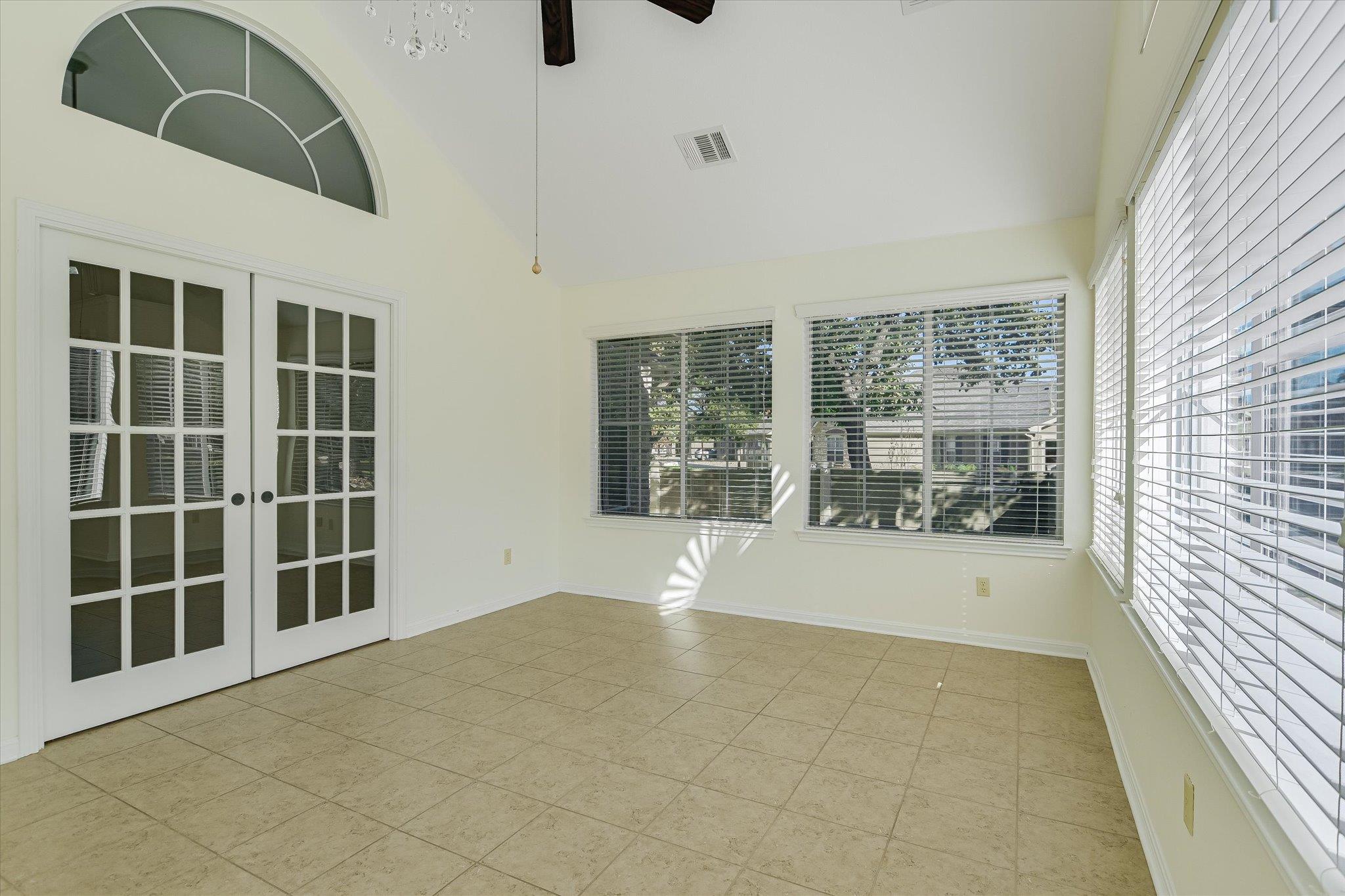 30 Wildwood Dr # 111, Georgetown, TX 78633