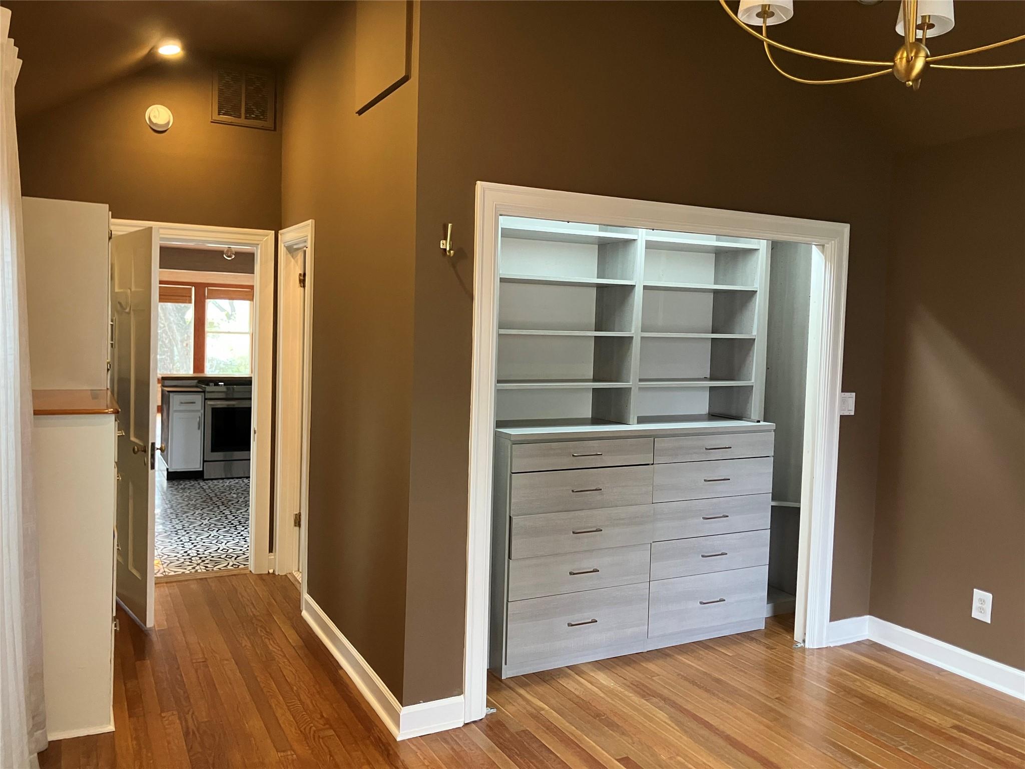 1916 W 39th St, Austin, TX 78731