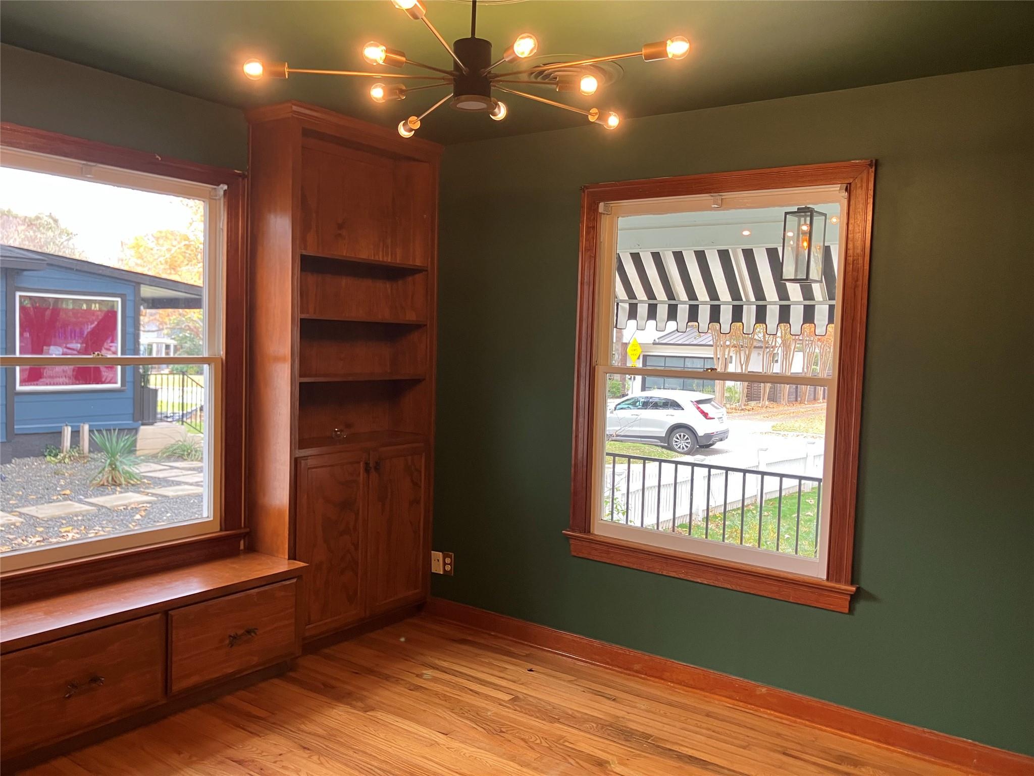 1916 W 39th St, Austin, TX 78731