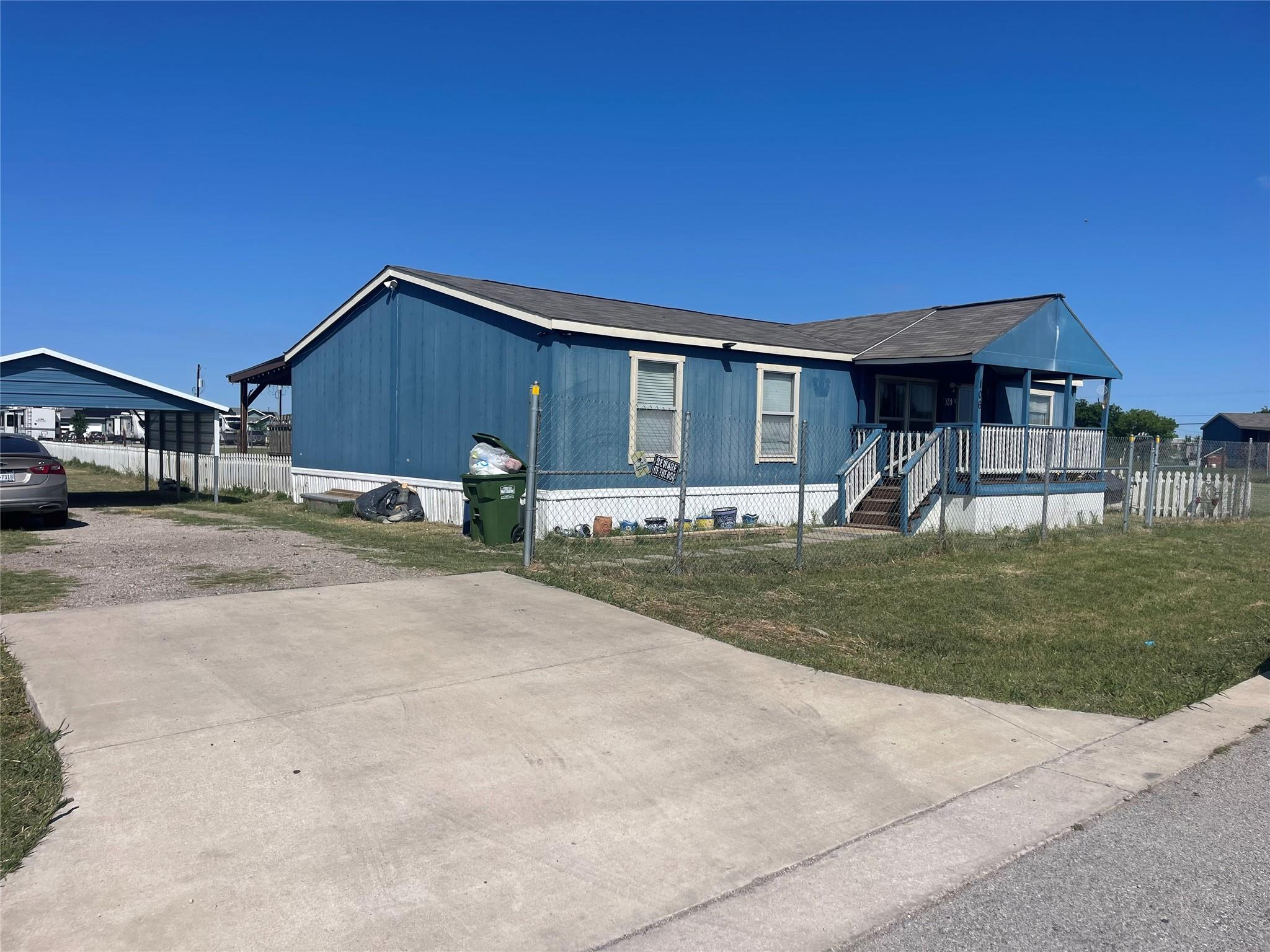 106 Brown Pelican Dr, Del Valle, TX 78617