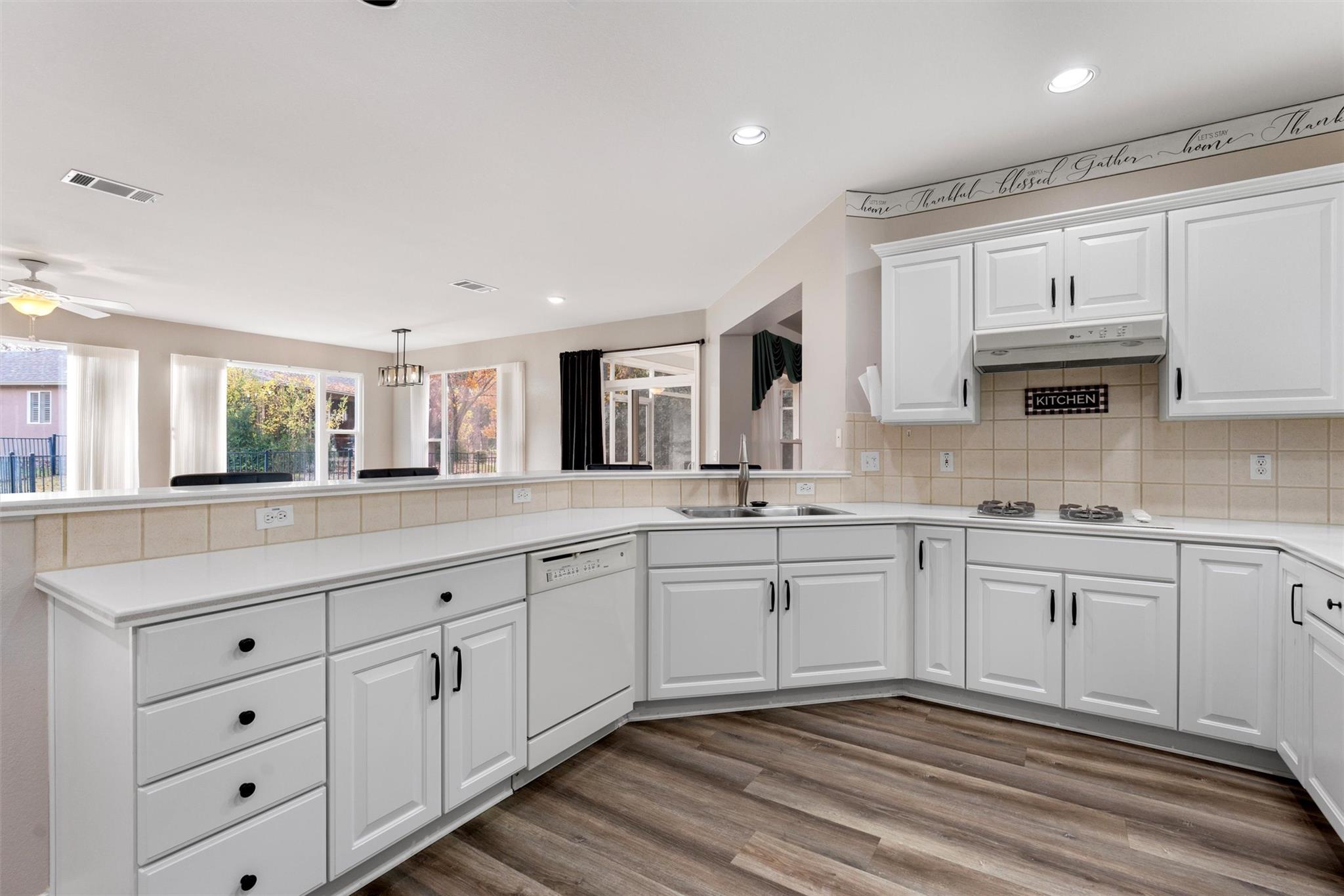 122 Nolan Dr, Georgetown, TX 78633