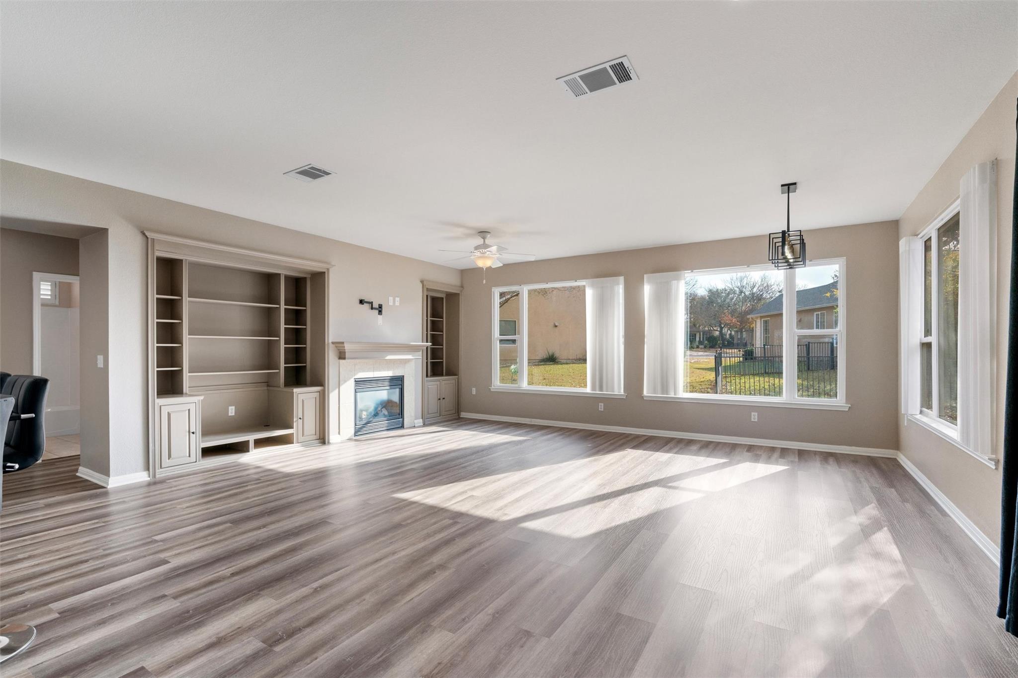 122 Nolan Dr, Georgetown, TX 78633