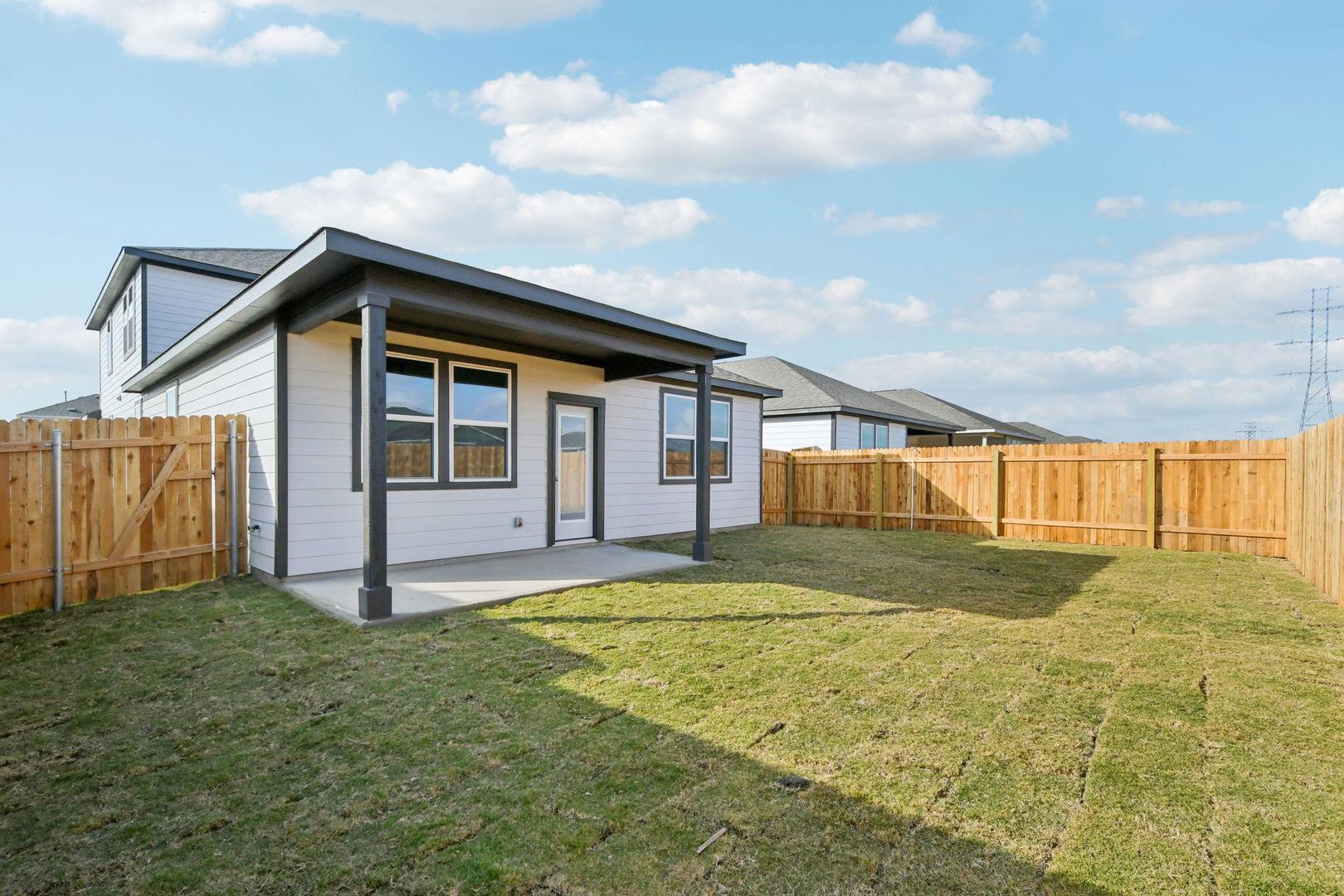 129 Two Bits Ln, Elgin, TX 78621