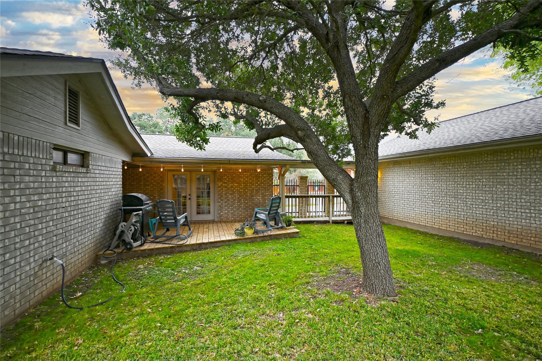 240 Oak Ct, New Braunfels, TX 78132