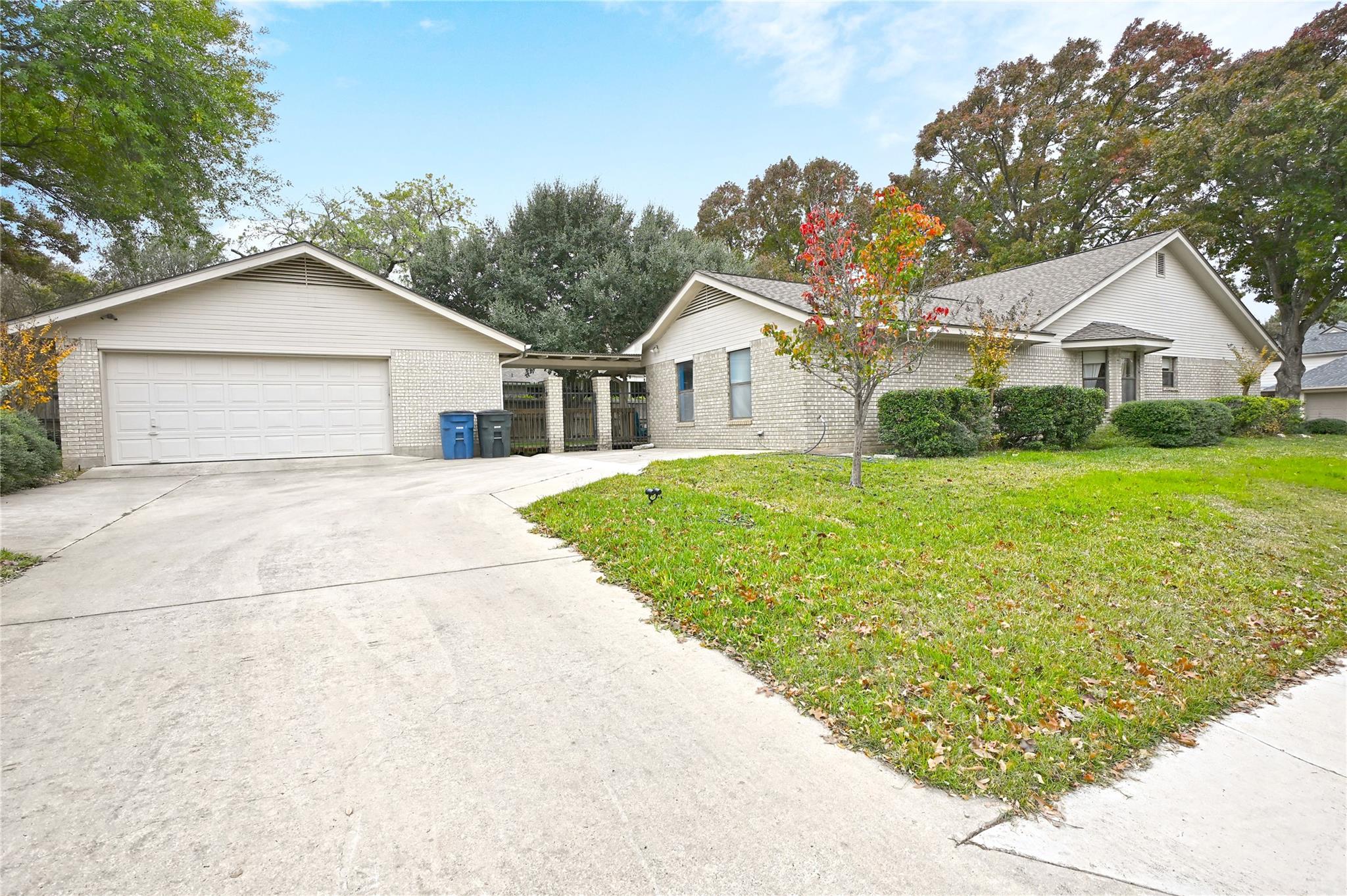 240 Oak Ct, New Braunfels, TX 78132