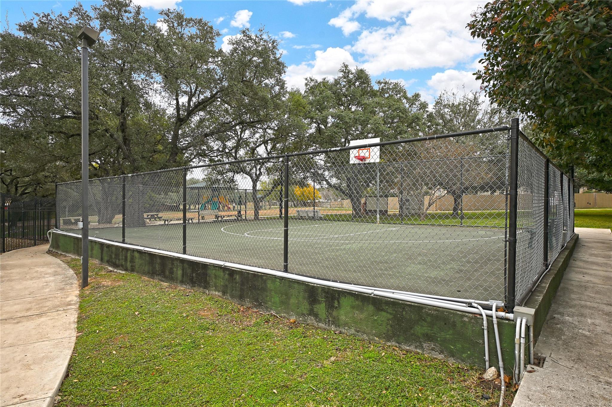 240 Oak Ct, New Braunfels, TX 78132