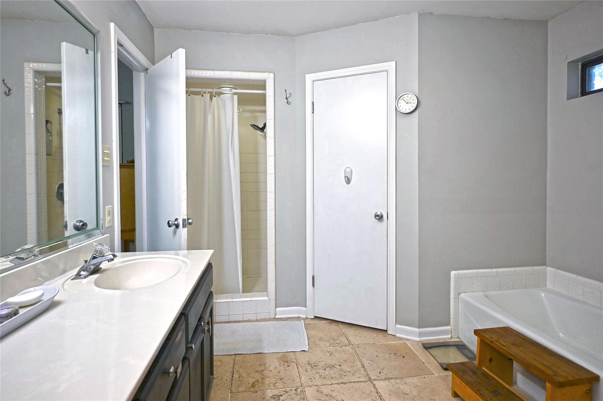 240 Oak Ct, New Braunfels, TX 78132