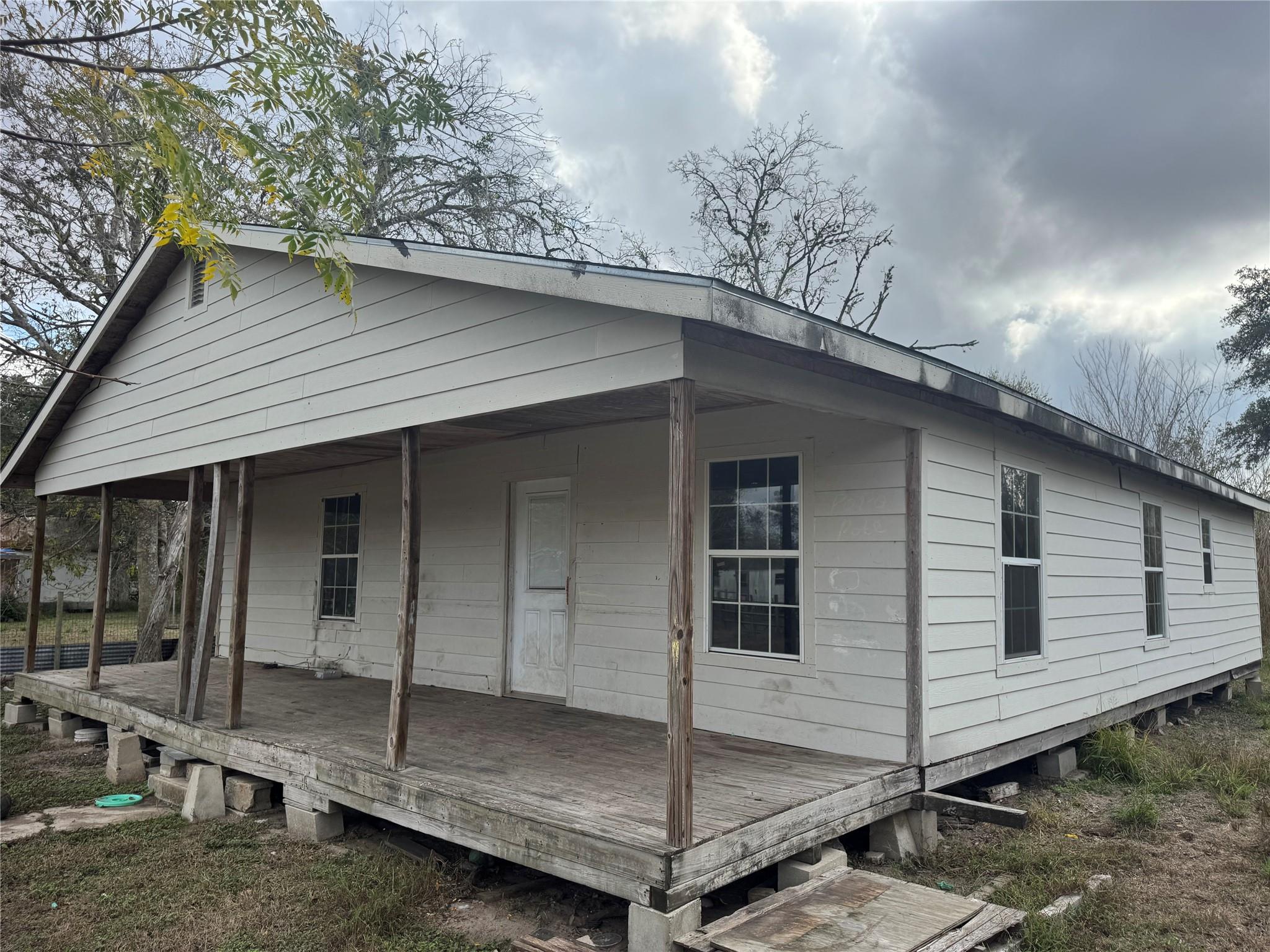 507 King St, Cuero, TX 77954