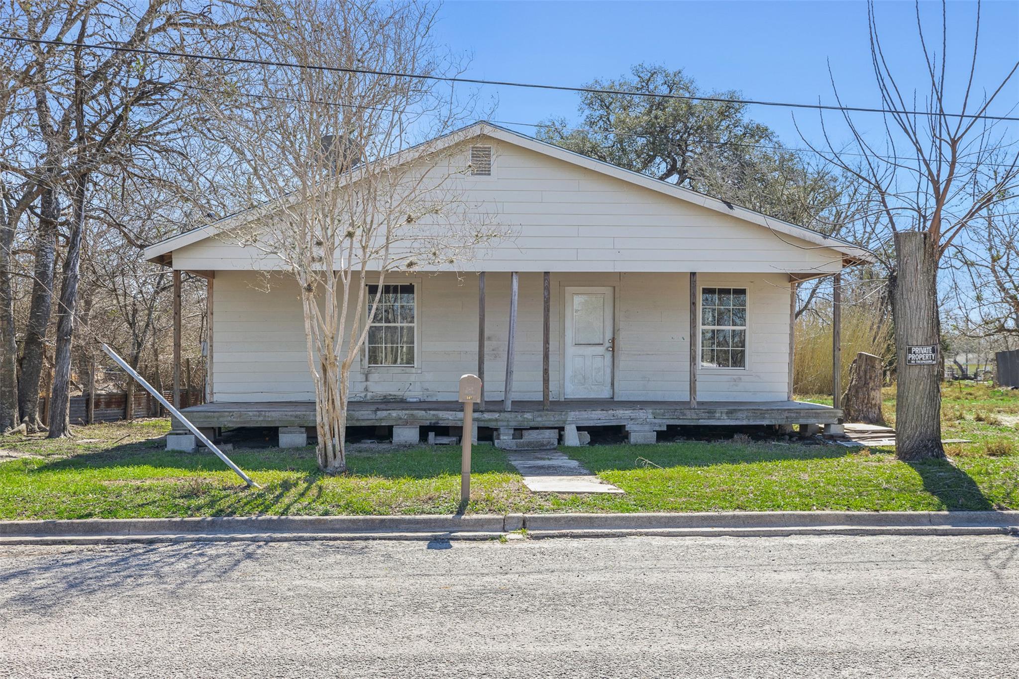 507 King St, Cuero, TX 77954