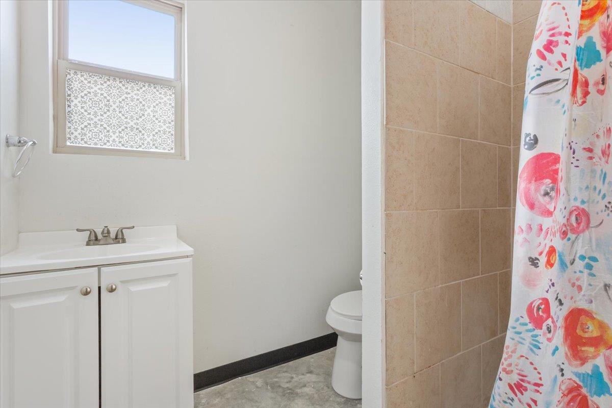 50 Dusty Dam Rd, Coupland, TX 78615