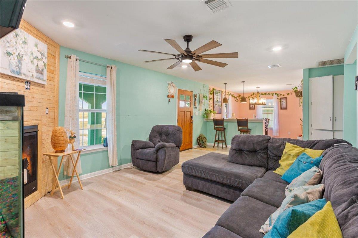 50 Dusty Dam Rd, Coupland, TX 78615