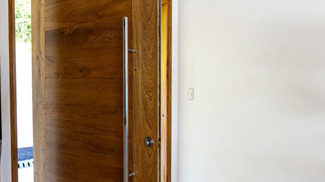 0000 Modern gem in the natural setting, Out of State 20505