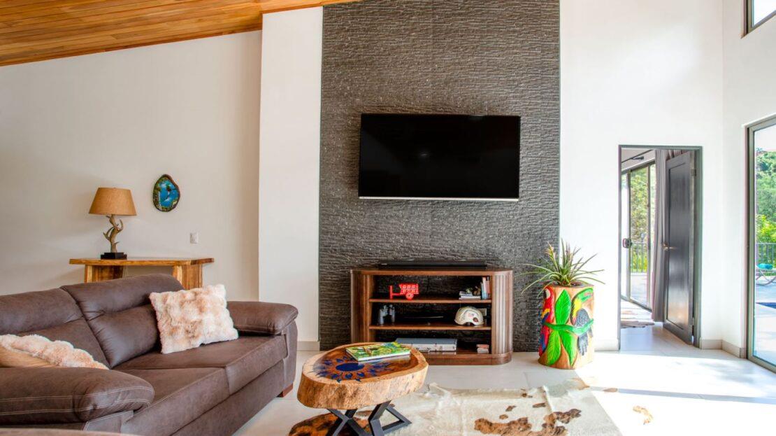 0000 Modern gem in the natural setting, Out of State 20505