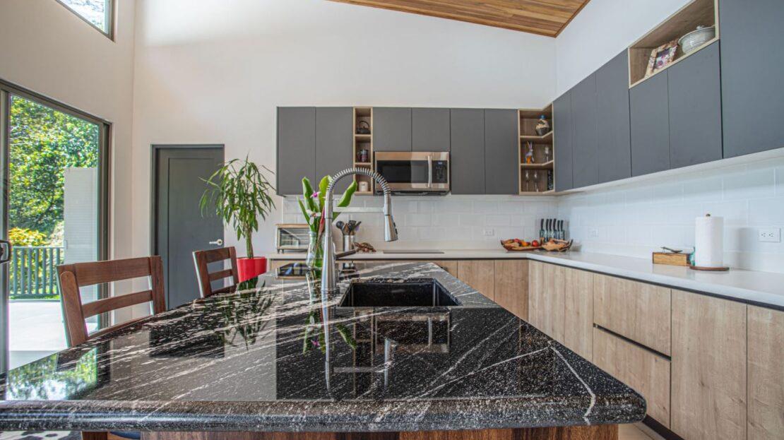 0000 Modern gem in the natural setting, Out of State 20505