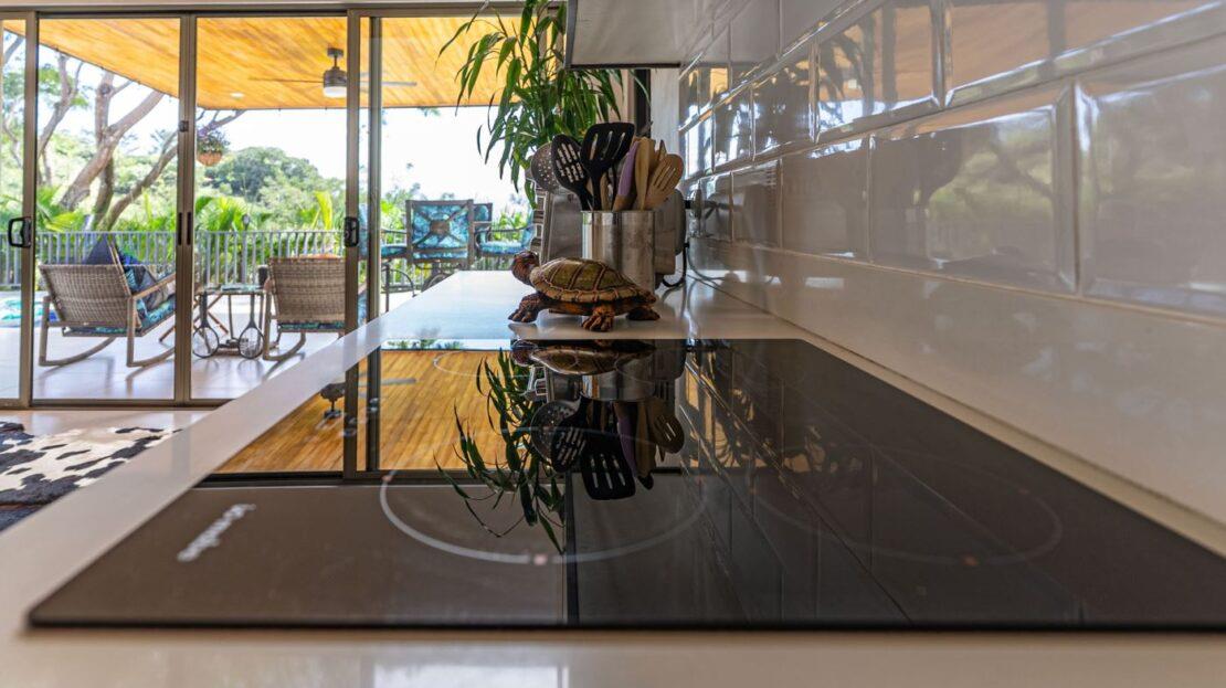 0000 Modern gem in the natural setting, Out of State 20505