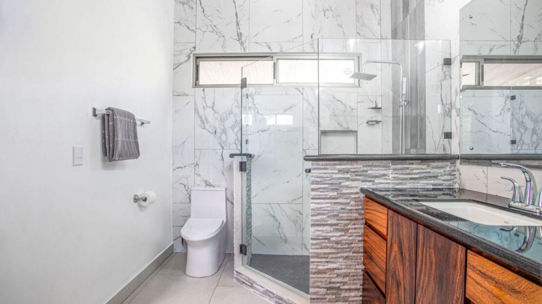 0000 Modern gem in the natural setting, Out of State 20505