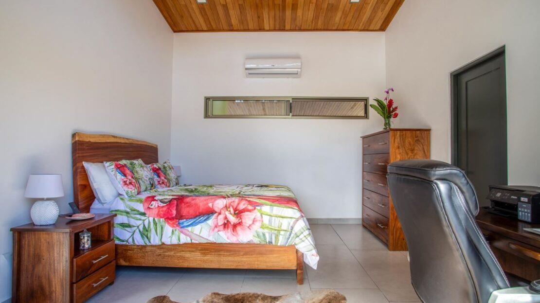 0000 Modern gem in the natural setting, Out of State 20505