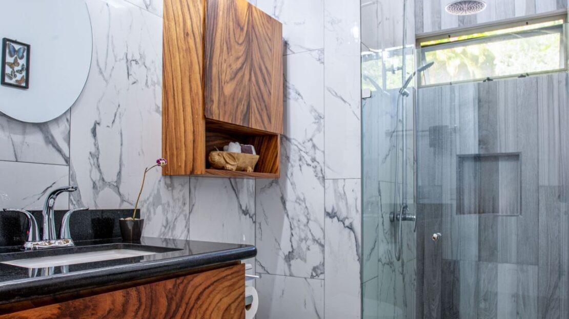 0000 Modern gem in the natural setting, Out of State 20505