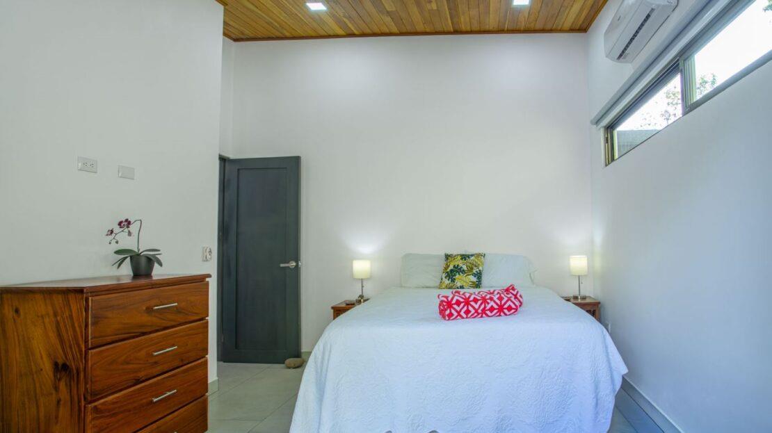 0000 Modern gem in the natural setting, Out of State 20505