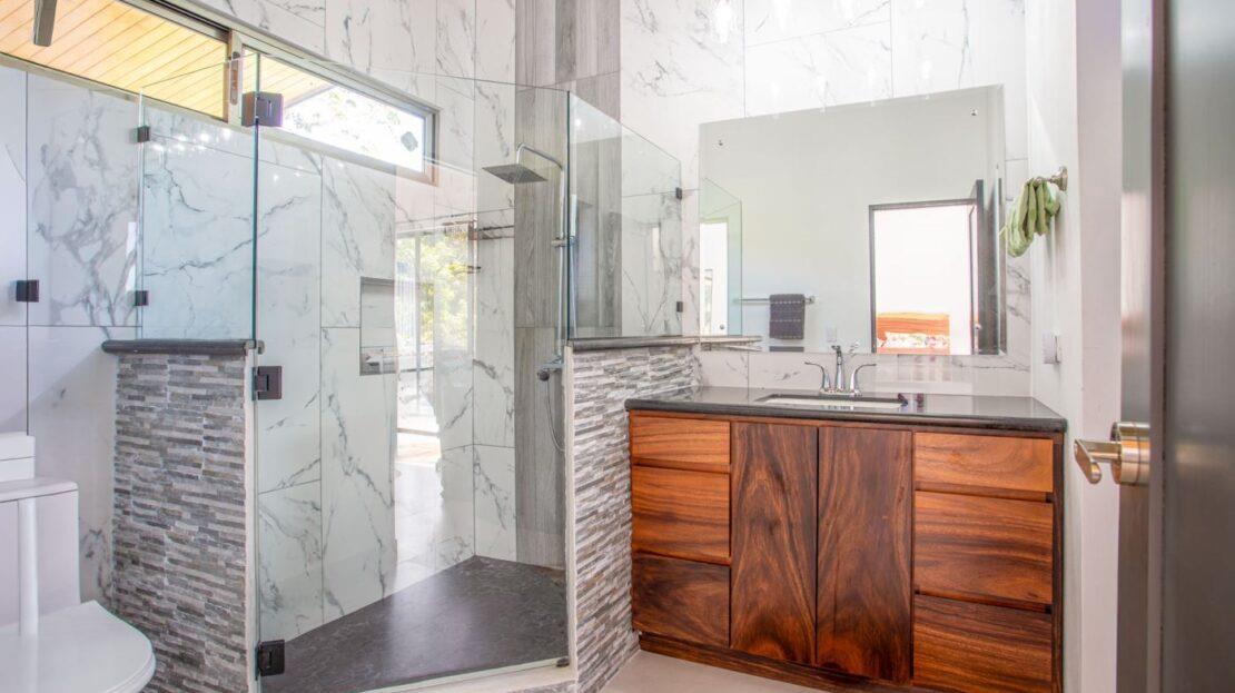 0000 Modern gem in the natural setting, Out of State 20505