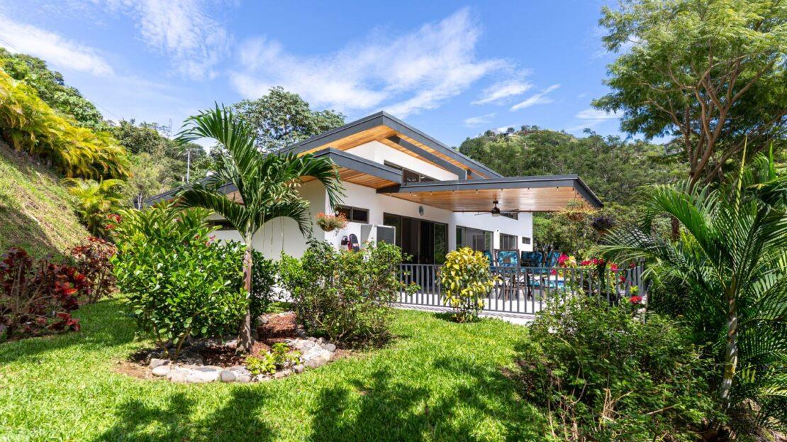 0000 Modern gem in the natural setting, Out of State 20505