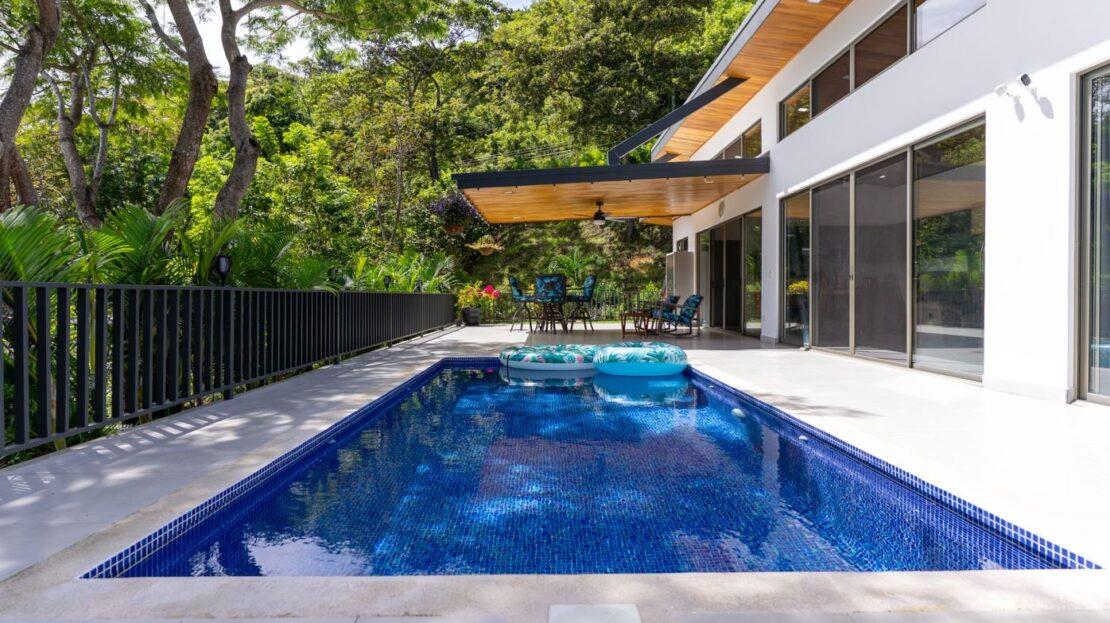 0000 Modern gem in the natural setting, Out of State 20505