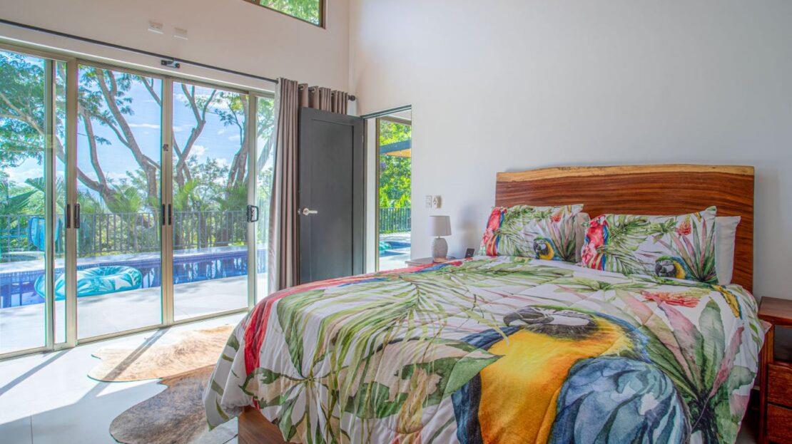 0000 Modern gem in the natural setting, Out of State 20505