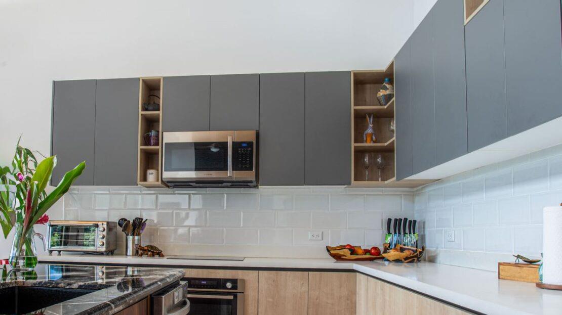 0000 Modern gem in the natural setting, Out of State 20505