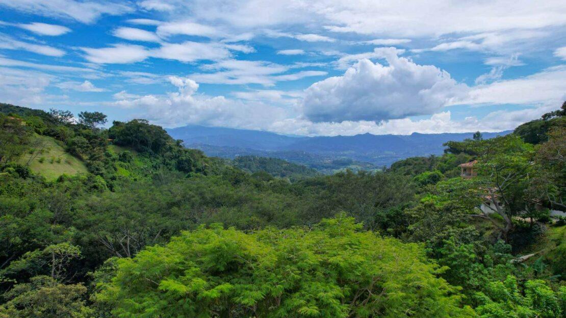 0000 Modern gem in the natural setting, Out of State 20505