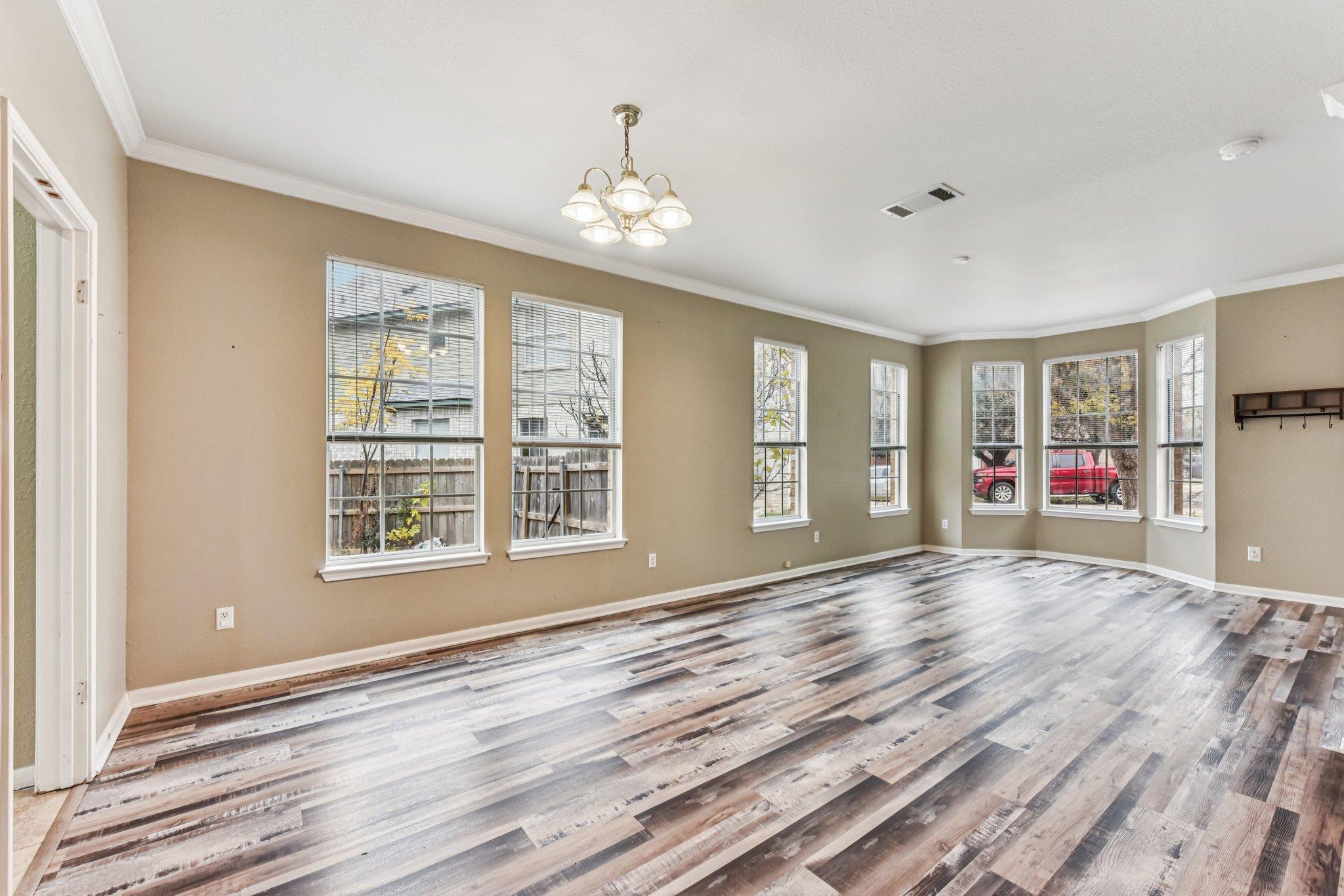 106 Reinhardt Ct, Georgetown, TX 78626