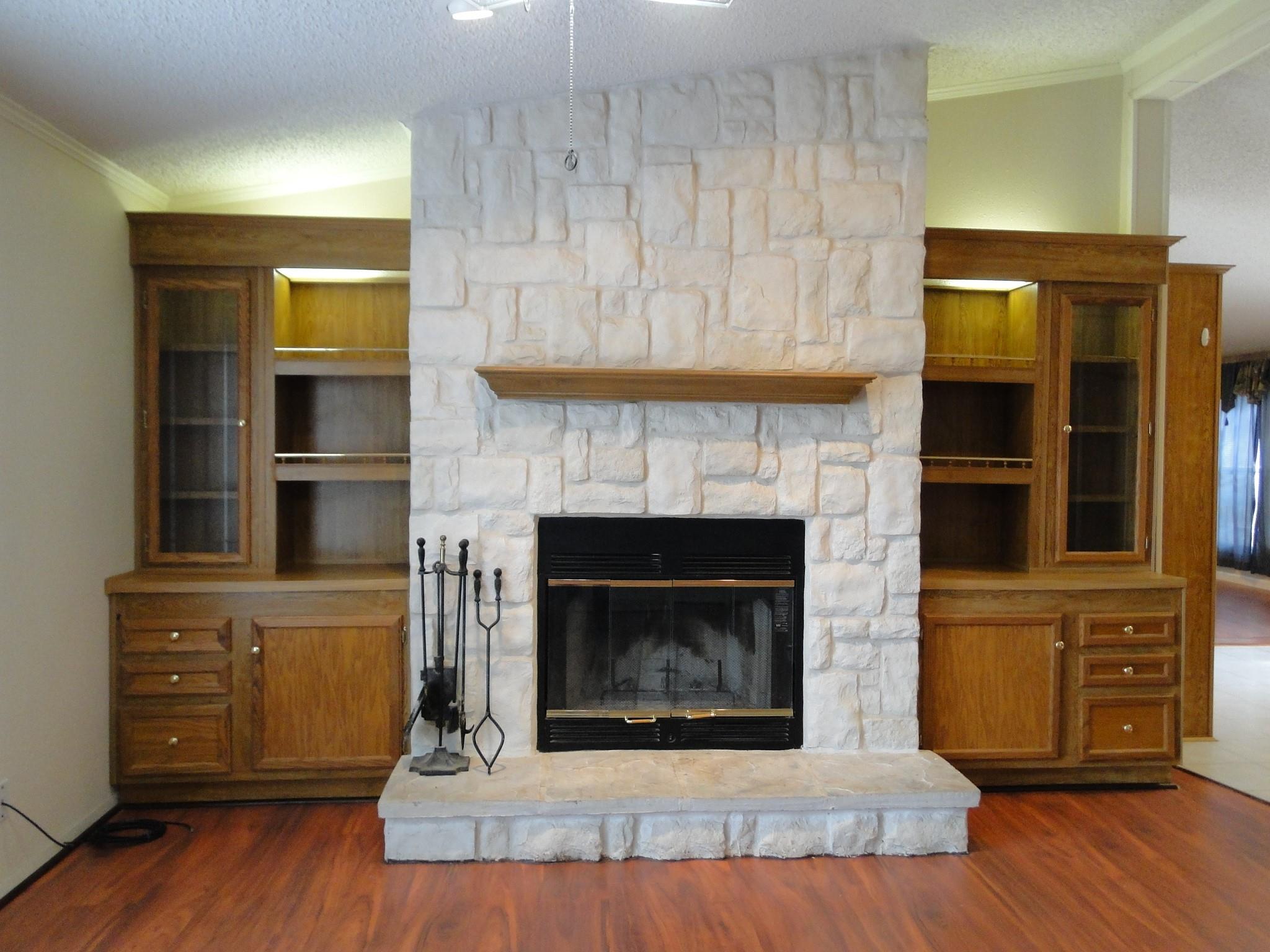 107 W Dawn Dr, Johnson City, TX 78636