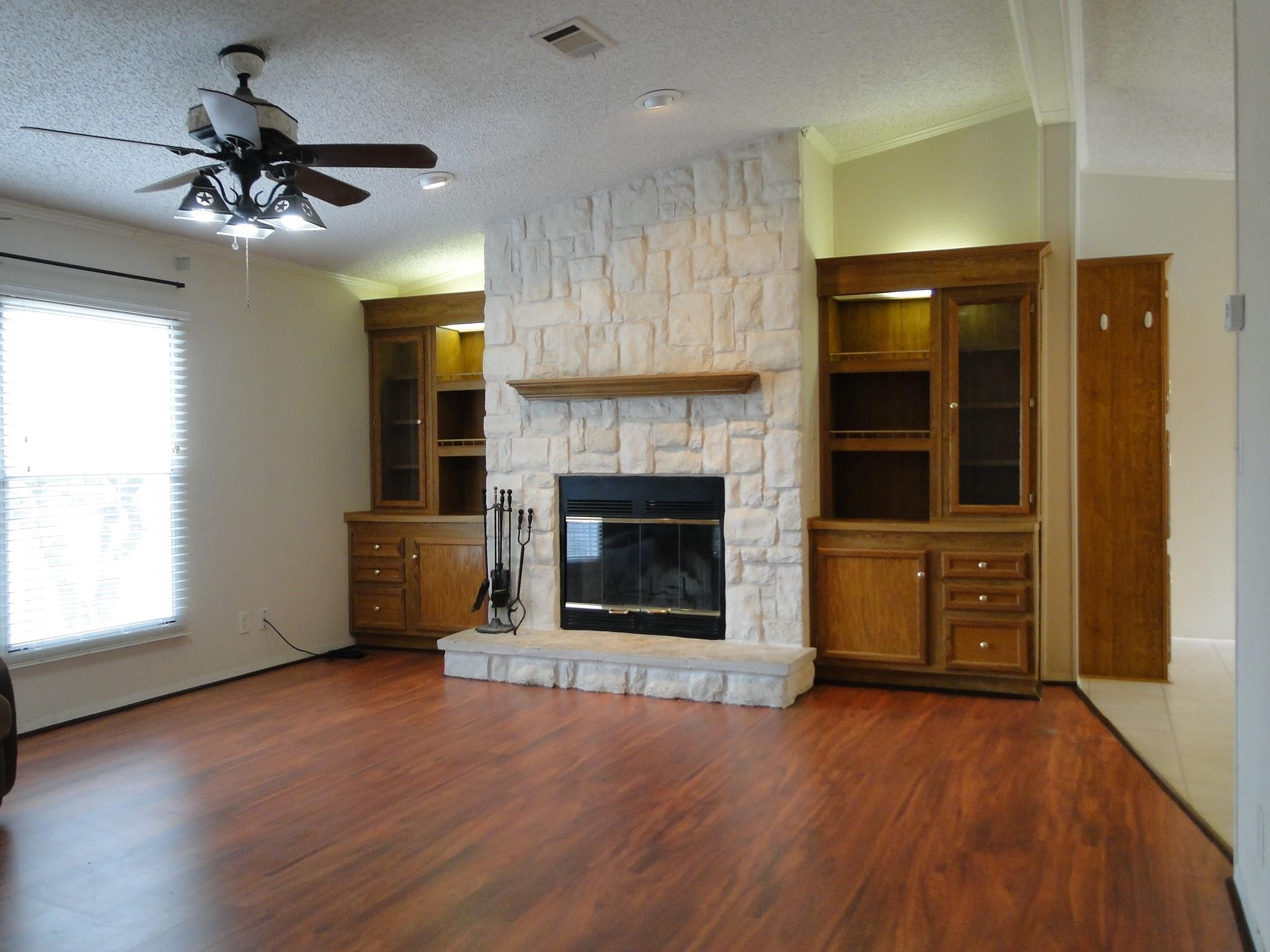 107 W Dawn Dr, Johnson City, TX 78636