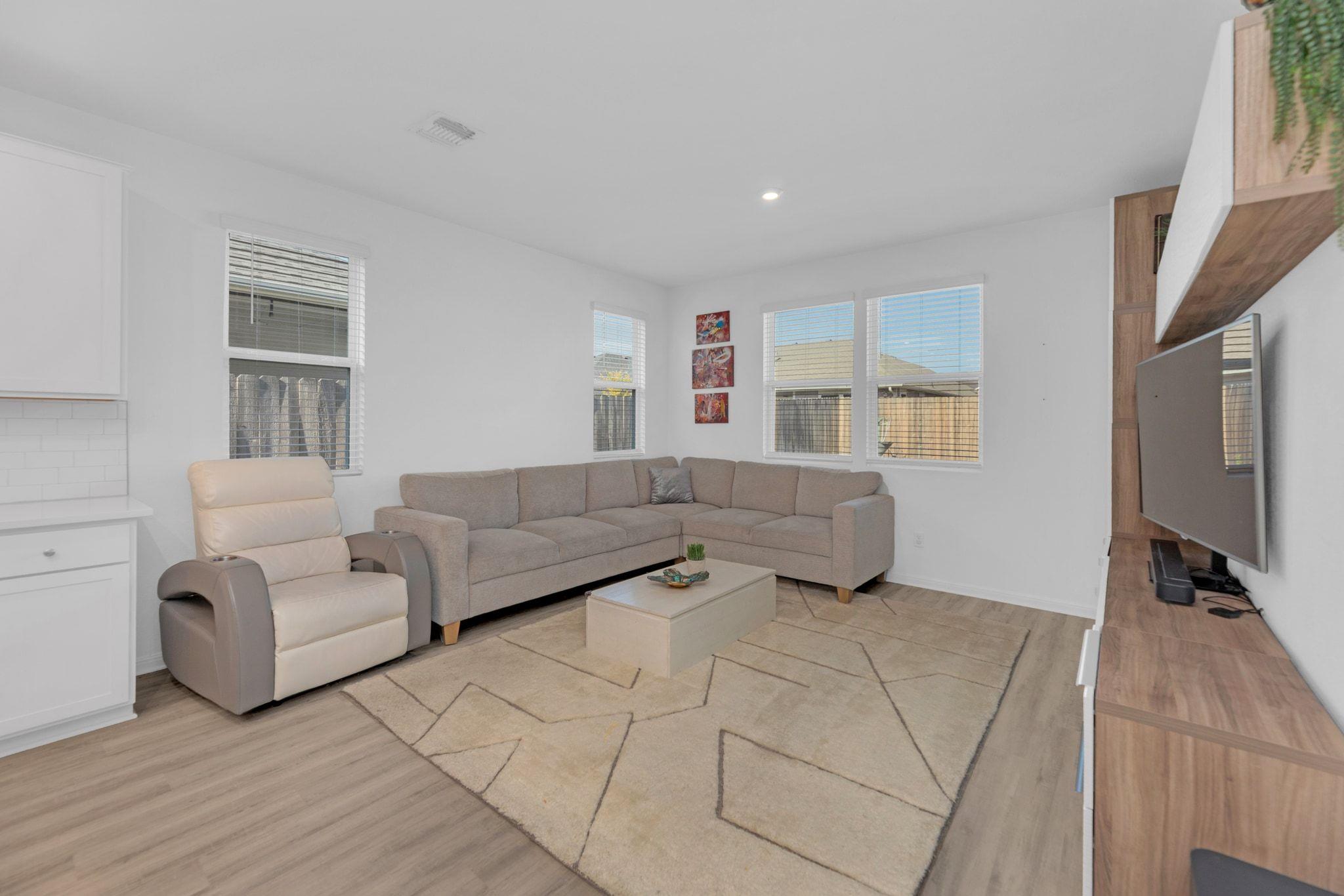 20704 John Gill Dr, Manor, TX 78653