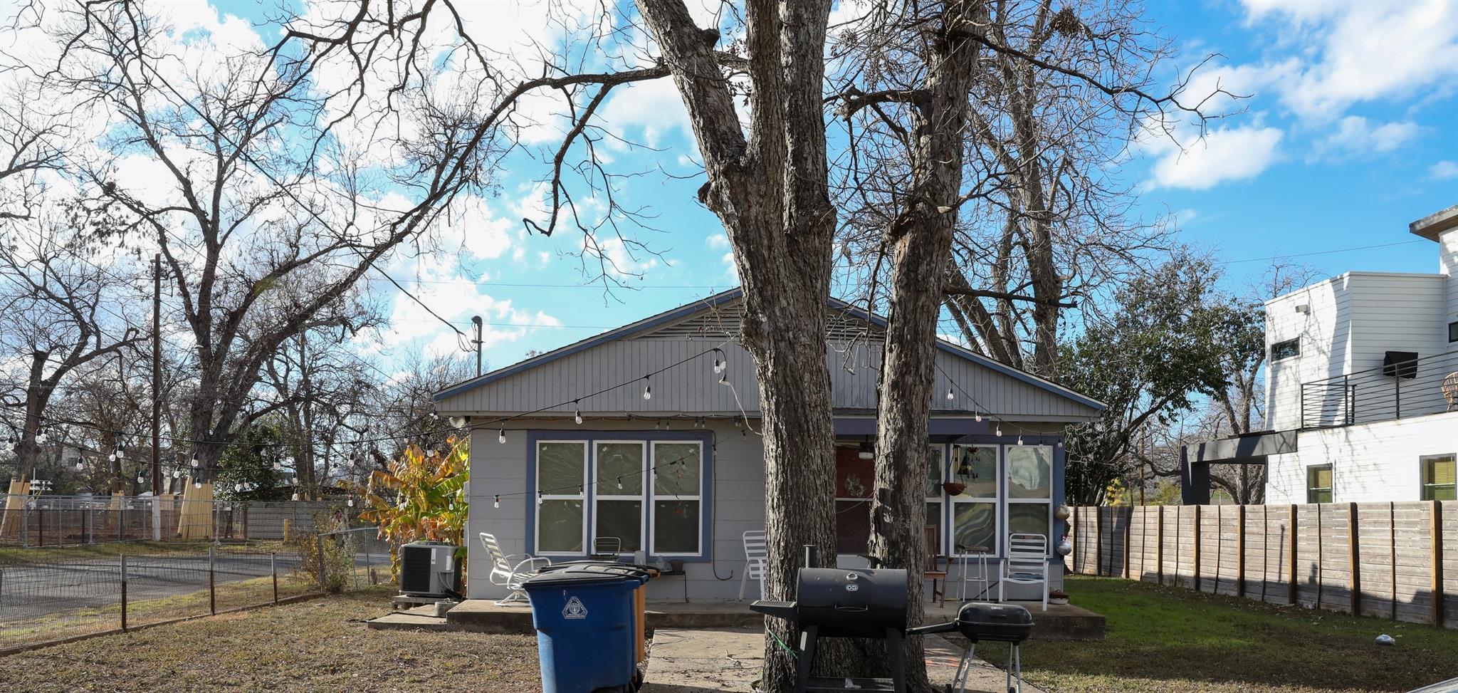 1121 Henninger St, Austin, TX 78702