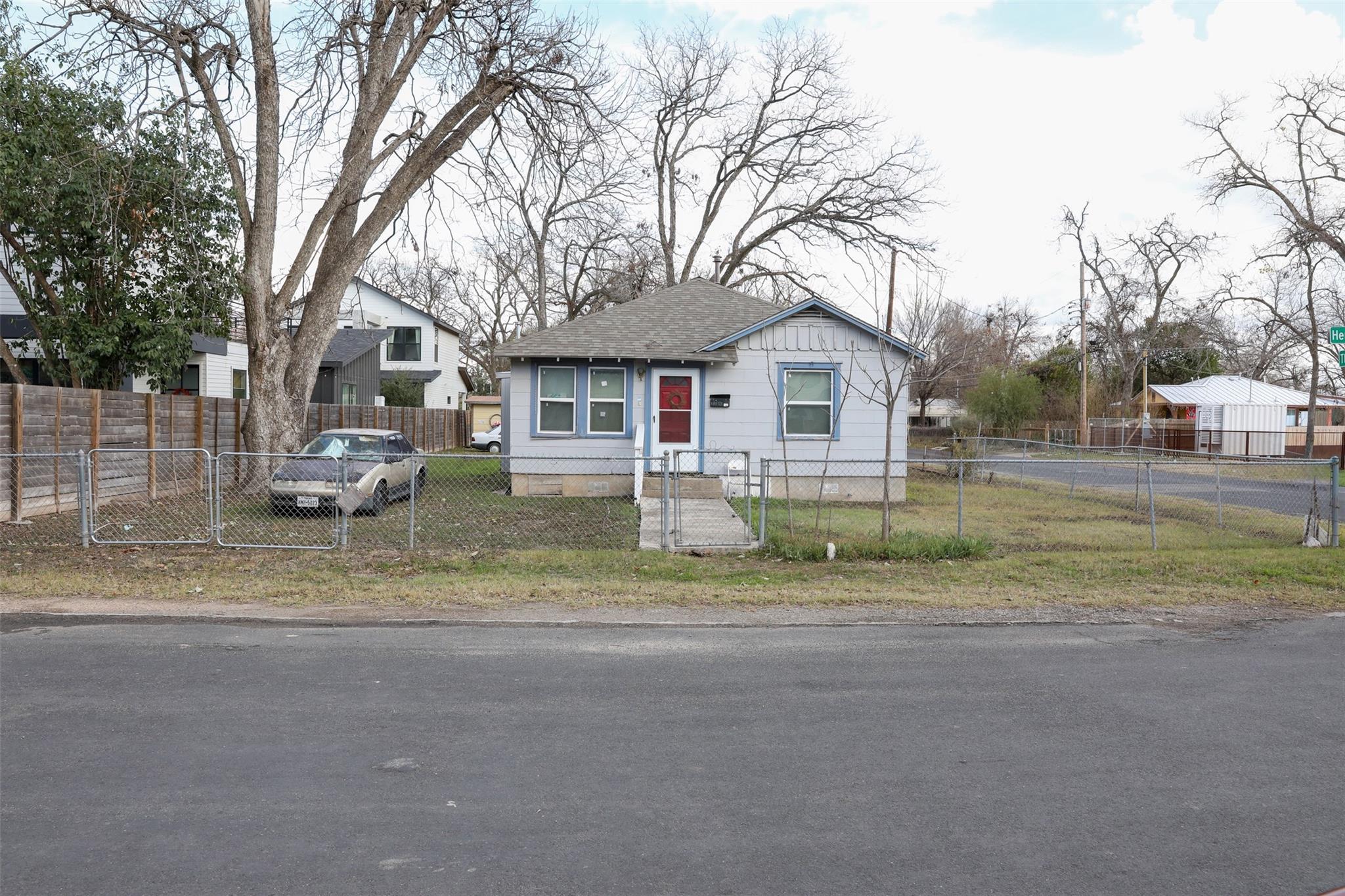 1121 Henninger St, Austin, TX 78702