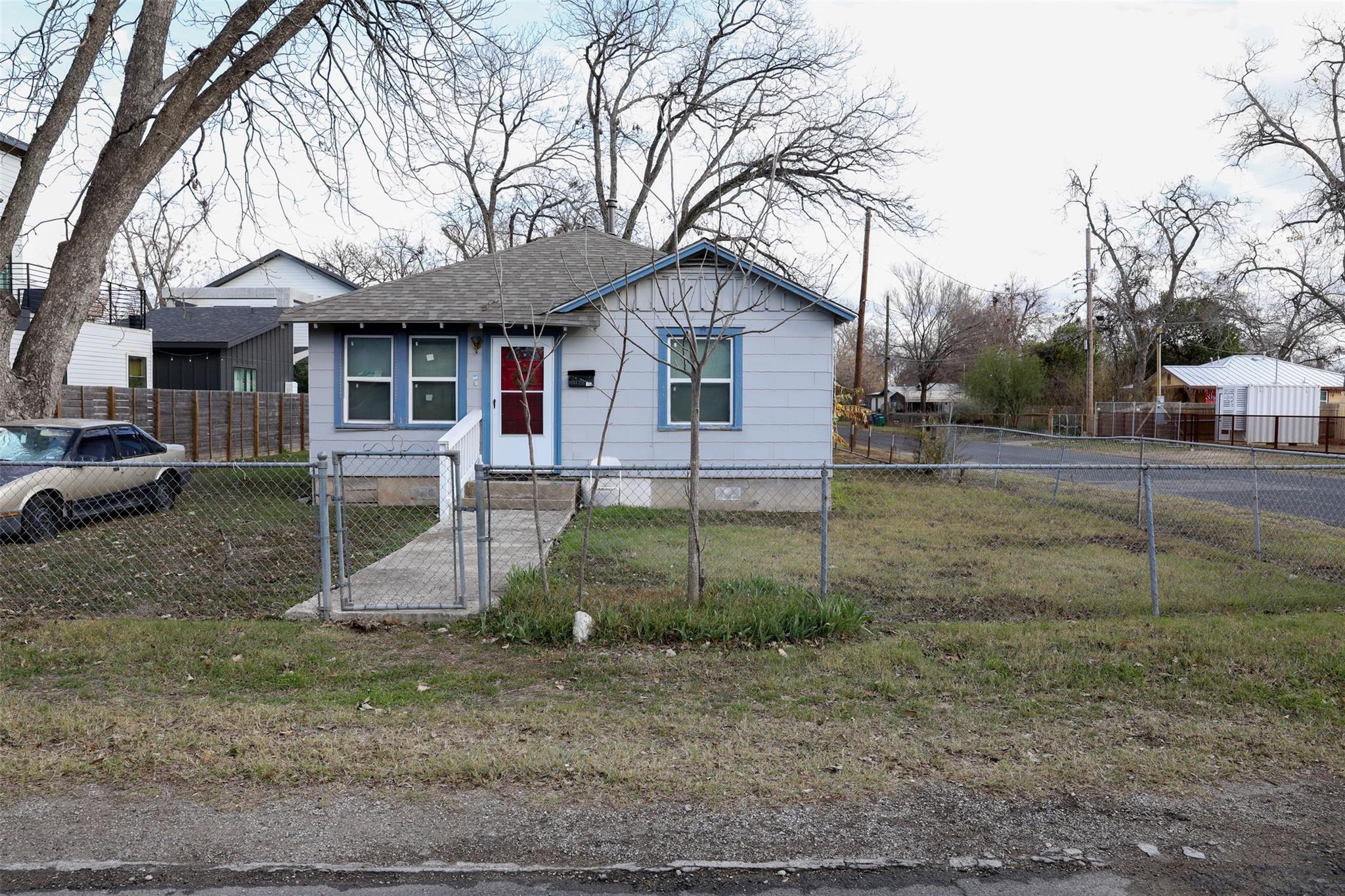 1121 Henninger St, Austin, TX 78702