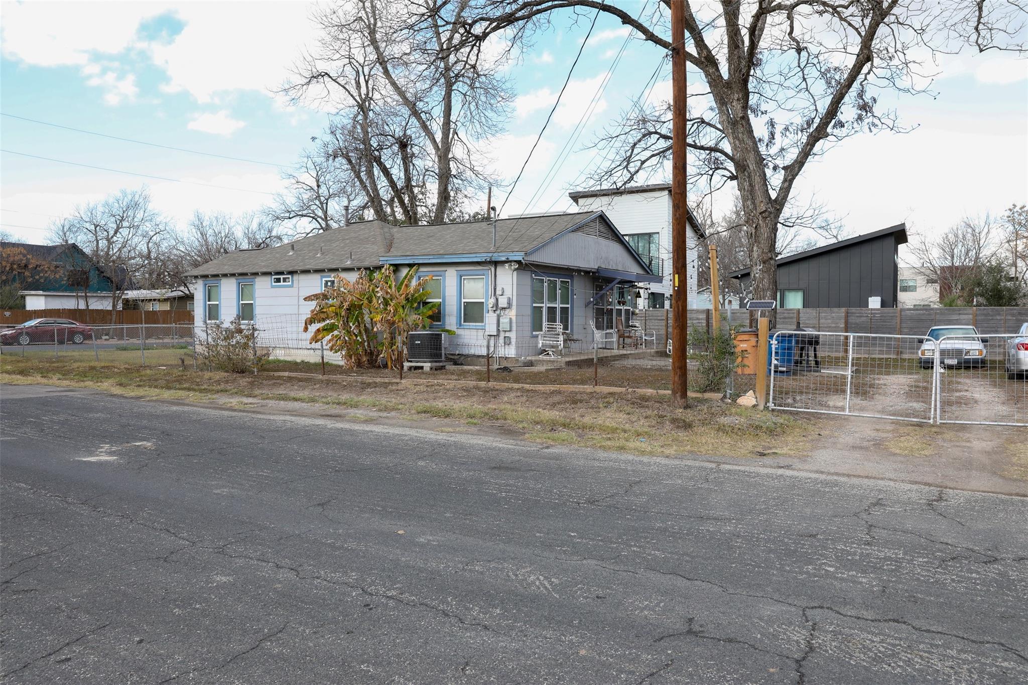 1121 Henninger St, Austin, TX 78702