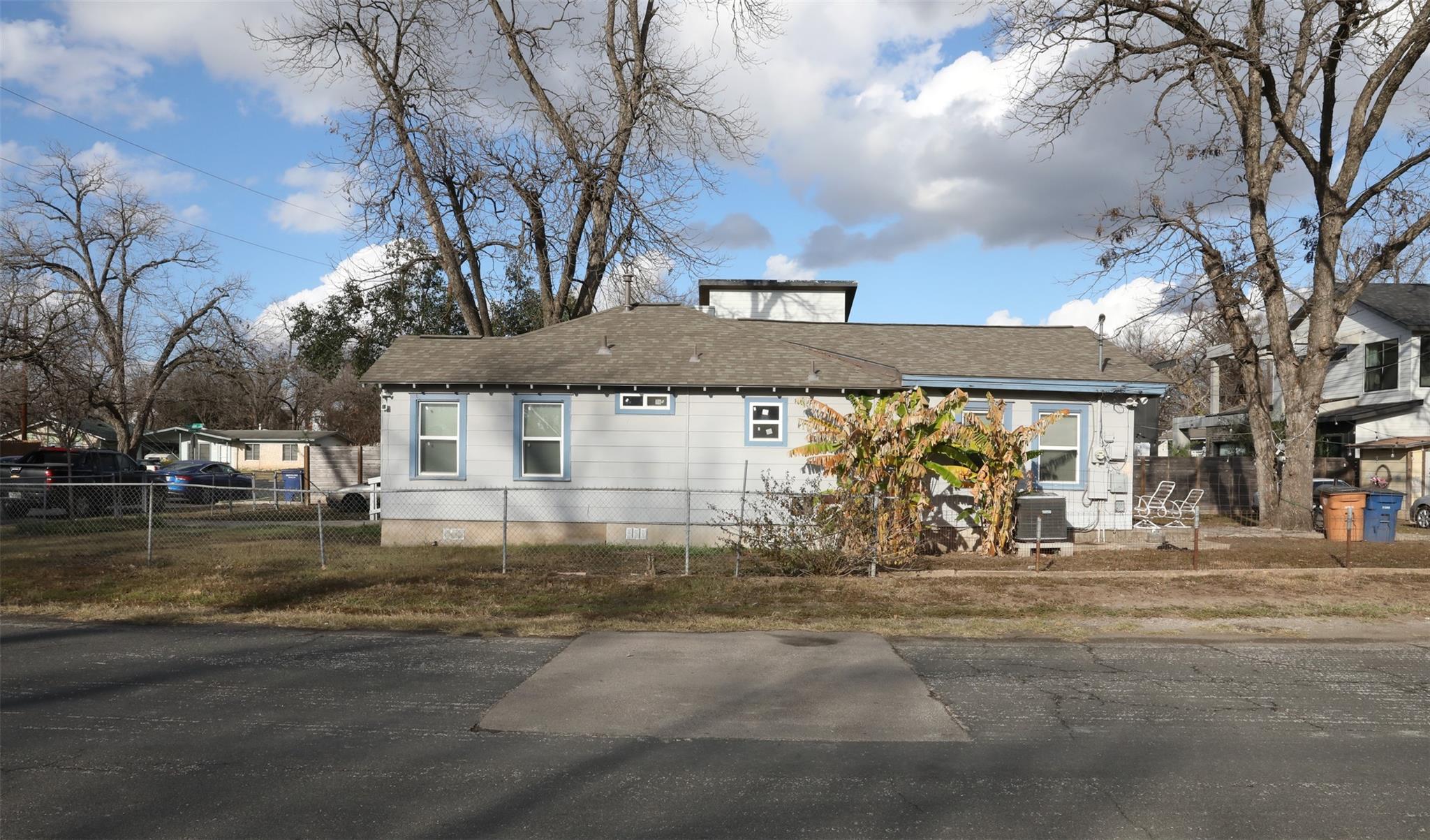 1121 Henninger St, Austin, TX 78702