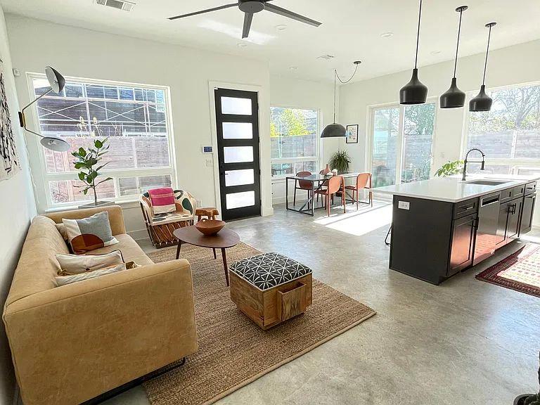 910 Gullett St # 2, Austin, TX 78702